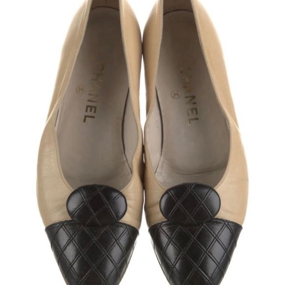 Authentic CHANEL Beige & Black Quilted Cap Toe Ballet Flats w/ Oval Accent Size - Picture 4 of 8